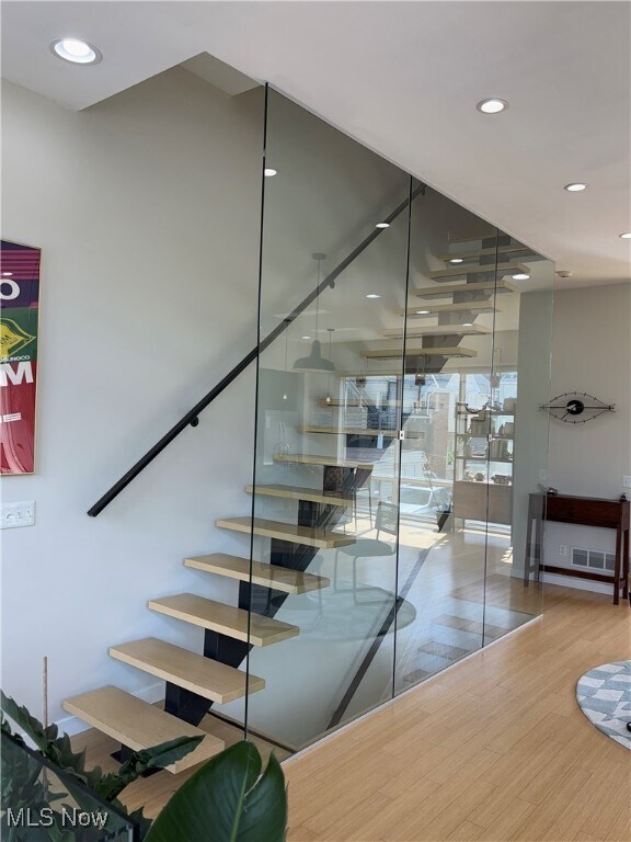 Building Photo - 1901 E 119th St