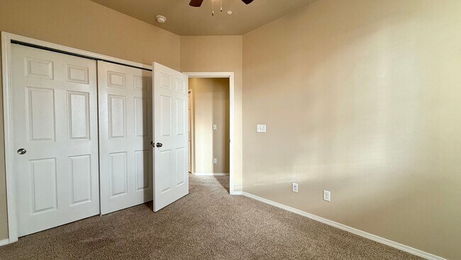 Building Photo - Modern Townhome with Mountain Views in Claremont Ranch