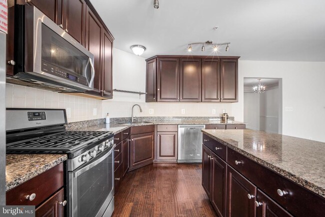 Building Photo - 22926 Spicebush Dr