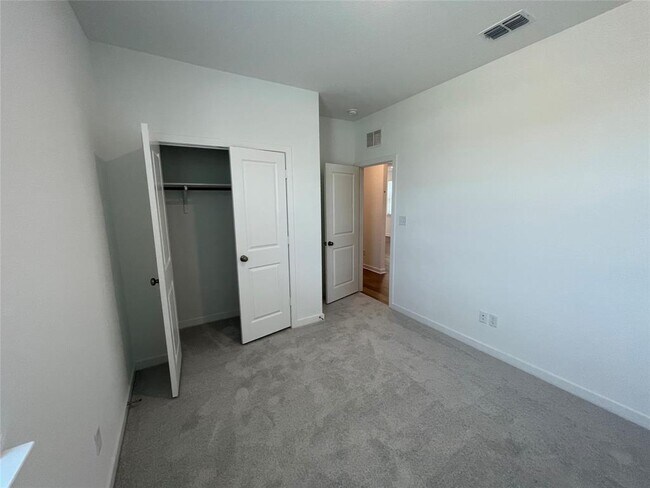 Building Photo - 173 Golden Bell Wy