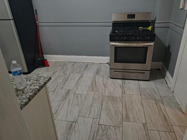 Building Photo - 13315 Madison Ave