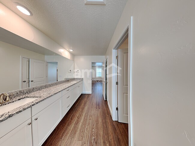 Building Photo - 1184 N Wagon Way
