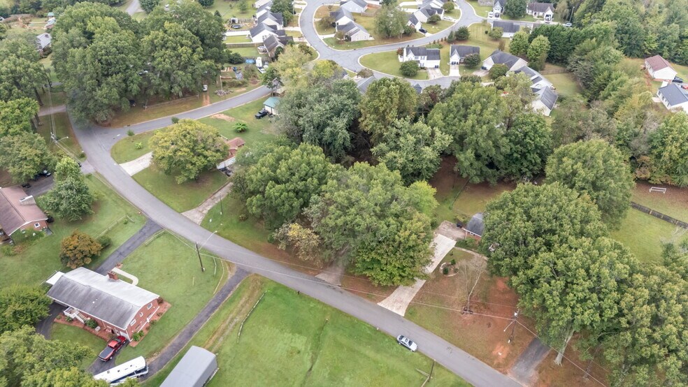 Building Photo - 5728 Nylon Dr