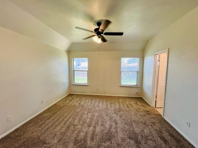 Building Photo - 2027 Mickle Creek Dr