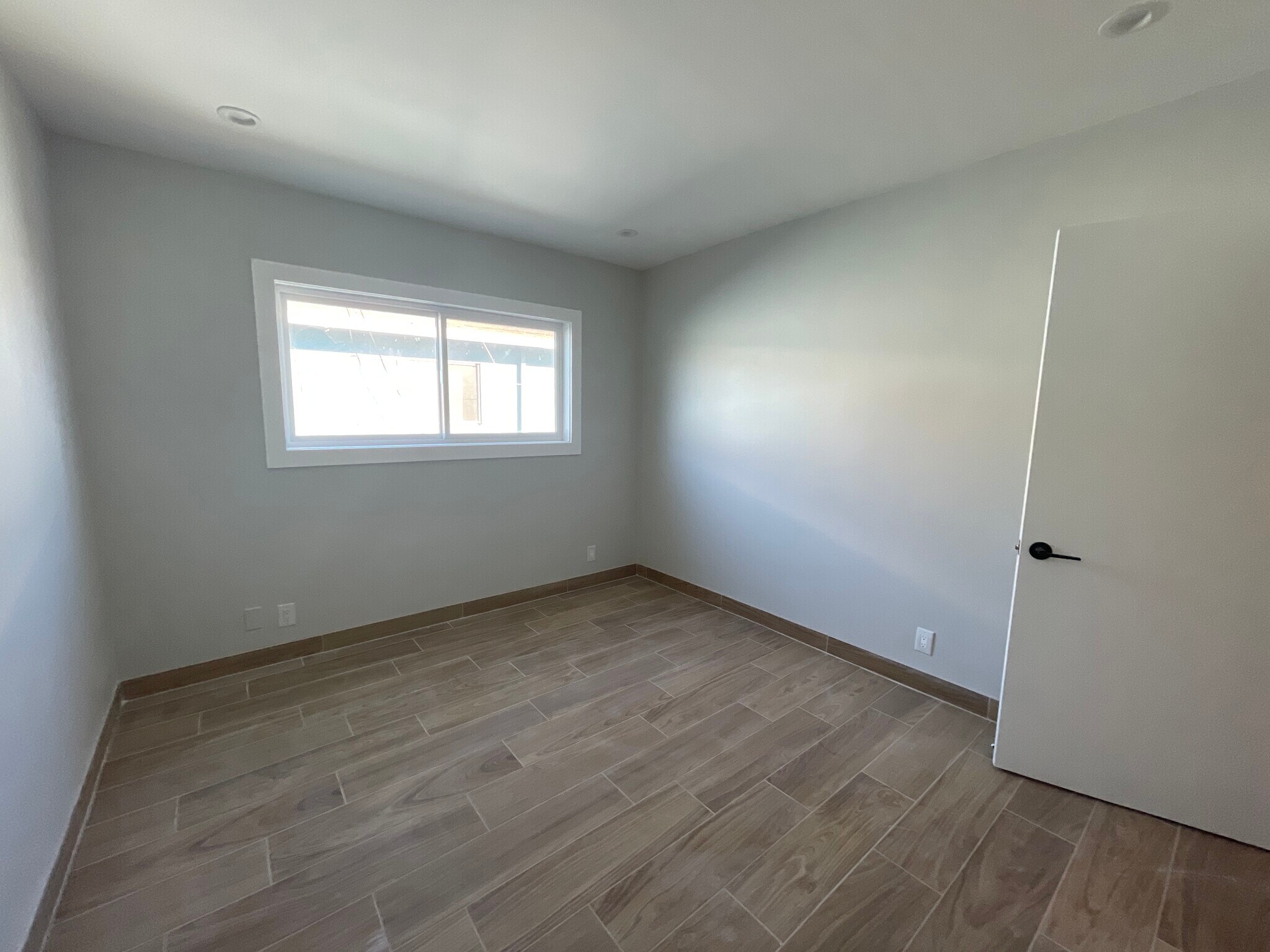 Building Photo - 13425 Vanowen St