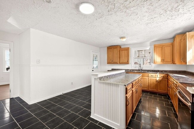 Building Photo - 908 Gilmore Ave