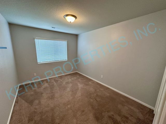 Building Photo - Charming 3-Bedroom Haven in Happy Valley - 1814 Sq Ft of Comfort!