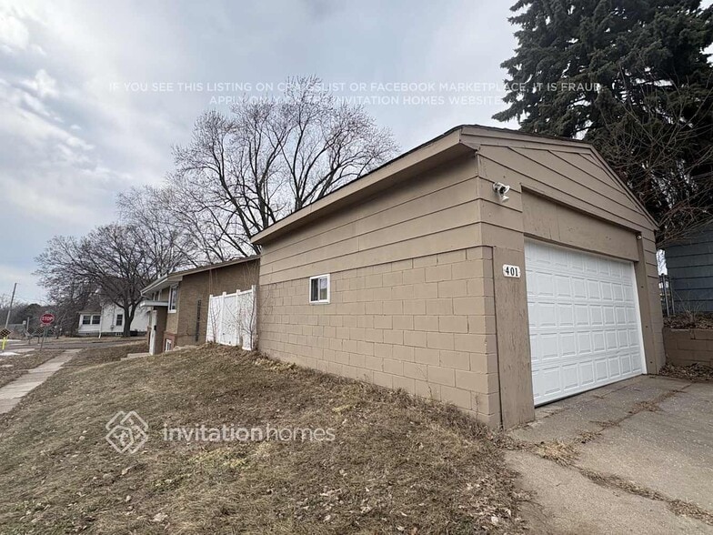 Building Photo - 401 42nd Ave NE