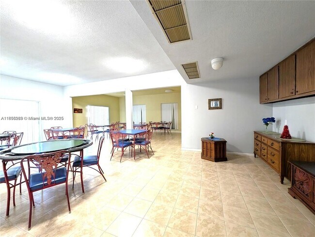 Building Photo - 1280 NW 43rd Ave