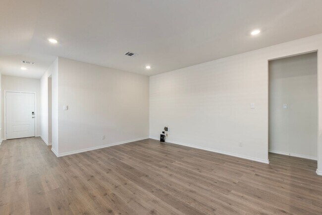 Building Photo - 2008 Bailer Wy