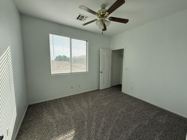 Building Photo - 1235 E Julian Dr