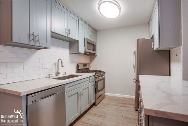 Building Photo - Upgraded 1Bdm 1Ba Condo in Beautiful Del Mar!