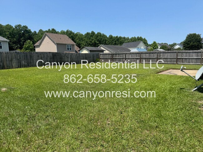 Building Photo - Charming 3-Bedroom Home in Raeford, NC