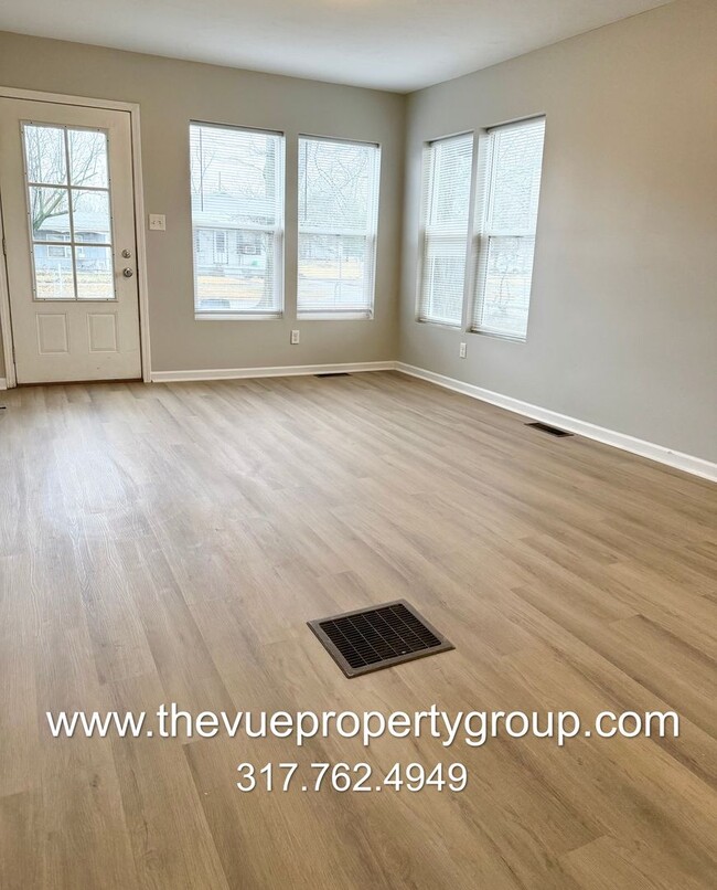 Building Photo - DEPOSIT MOVES YOU IN! Pay no rent until Ma...