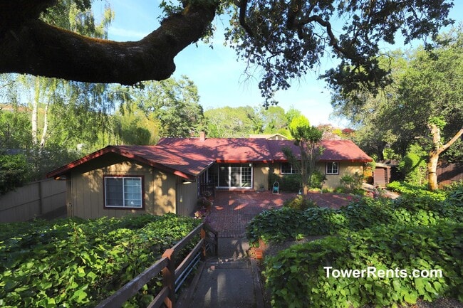 Building Photo - Santa Rosa: 3 bedroom, 2 1/2 bath Home wit...