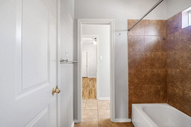 Building Photo - 2906 Pearl St