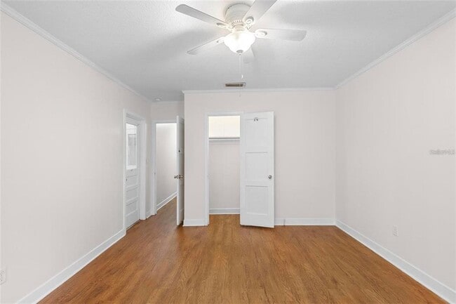 Building Photo - 605 N Amelia Ave