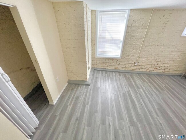 Building Photo - 125 Hillside Ave