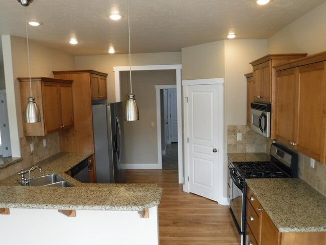 Building Photo - The perfect Eagle home with 3 bed, 3 bath,...