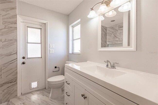 Building Photo - 11065 Waterford Ave