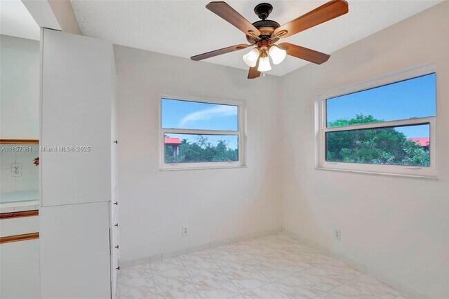 Building Photo - 1200 SW 125th Ave