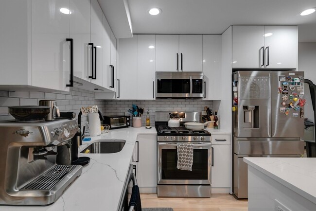 Building Photo - 287 Webster Ave