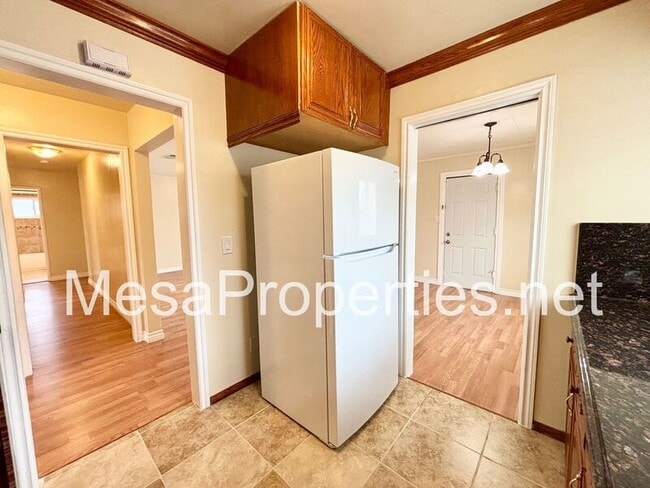 Building Photo - 17571 Deodar Ave