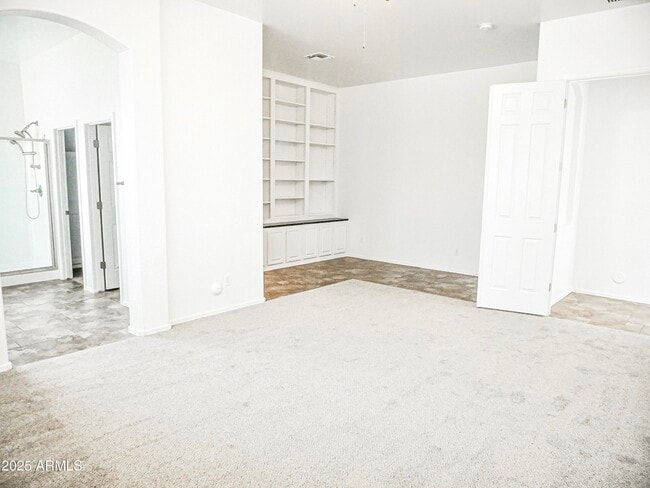 Building Photo - 1024 W Ayrshire Trail