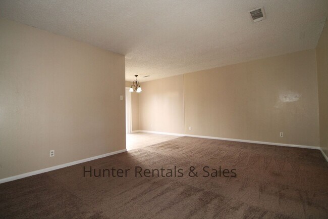 Building Photo - 2810 Lawndale St