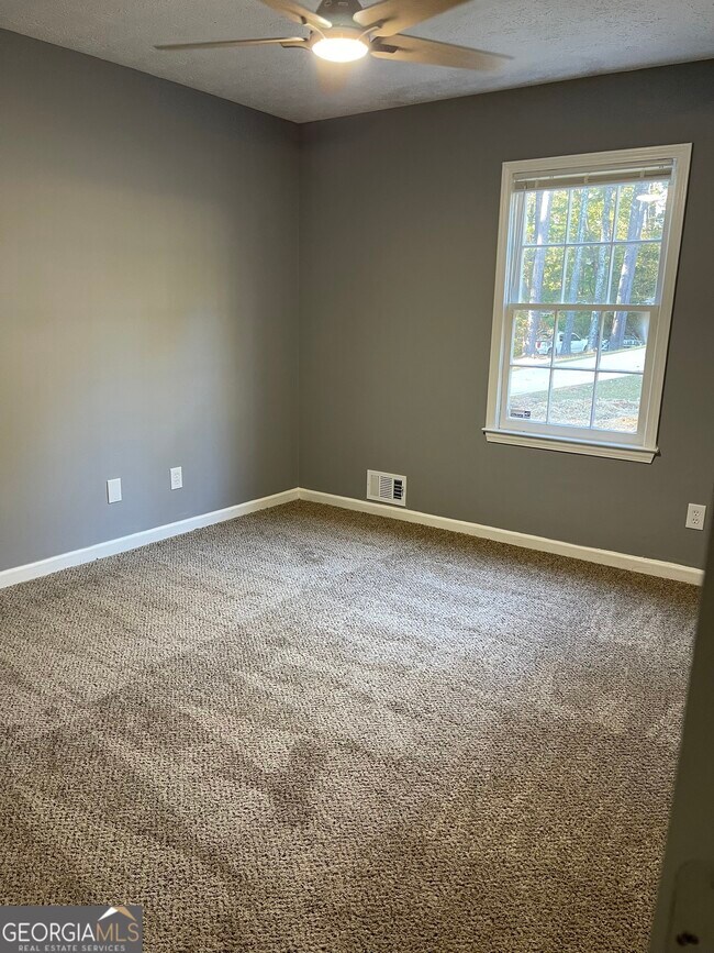 Building Photo - 505 Ironwood Ct SE