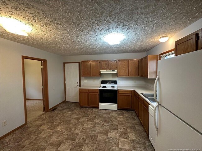 Building Photo - 8516 Amish Dr