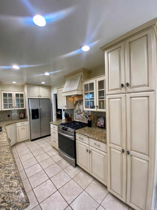 Kitchen - 21806 Redbeam Ave