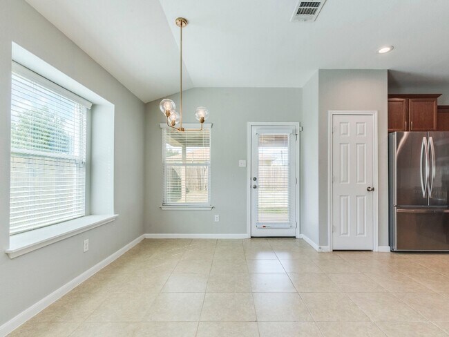 Building Photo - 141 Linden Ln