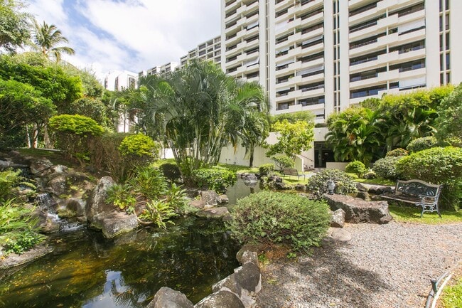 Building Photo - Naniwa Gardens - 1 bdrm/1 bath/1 covered p...