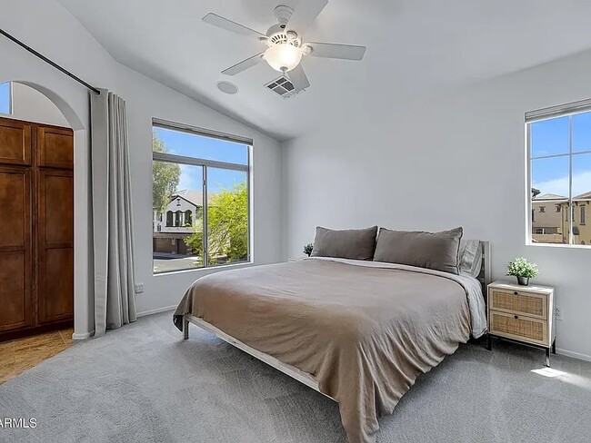 Building Photo - 2725 E Mine Creek Rd