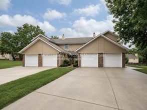 Building Photo - Chapel Oaks Community of Lee's Summit - $500 off September rent with immediate move in!!