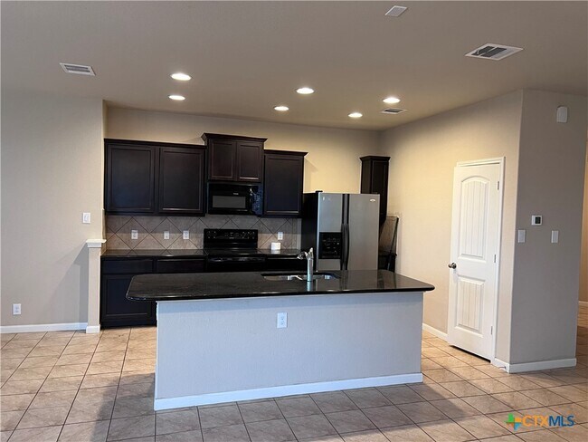 Building Photo - 472 Copper Hill Dr