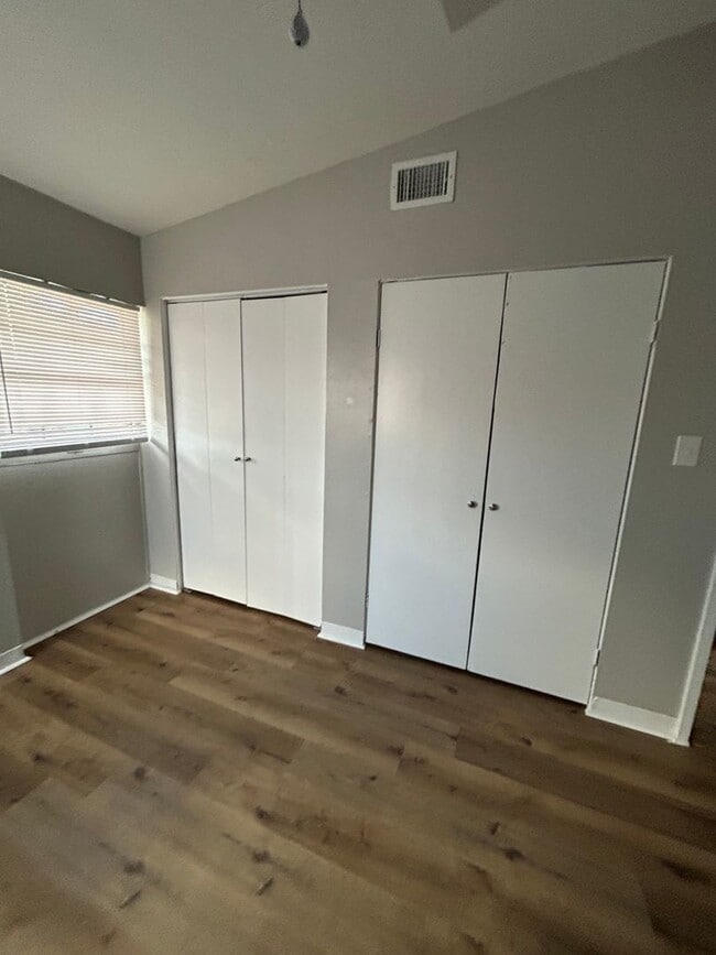 Building Photo - 1926 Skylane Dr