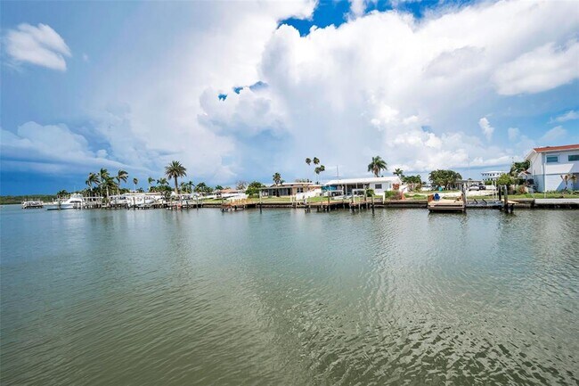 Building Photo - 17727 Long Point Dr