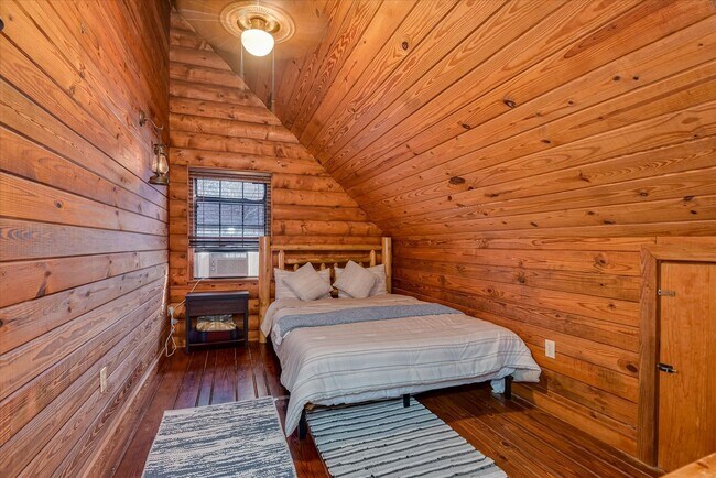 Building Photo - Fully Furnished Monthly Lake Cabin Rental | Available October – March