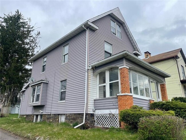 Building Photo - 709 E Reynolds St