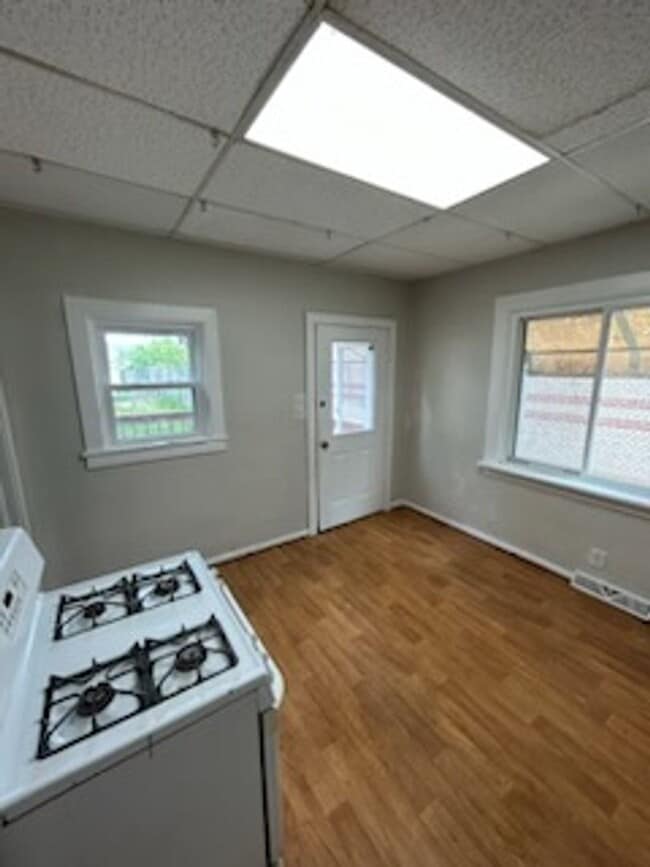 Building Photo - 3 Bed 1 Bath