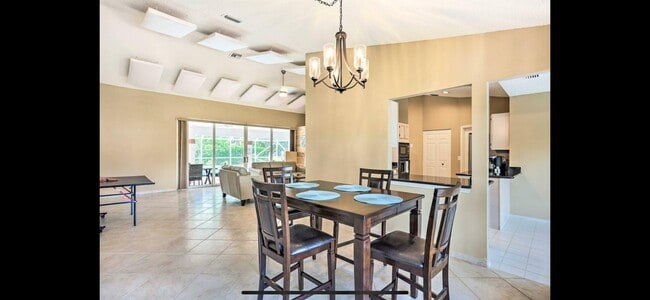 Building Photo - 2937 SE Cates Cir