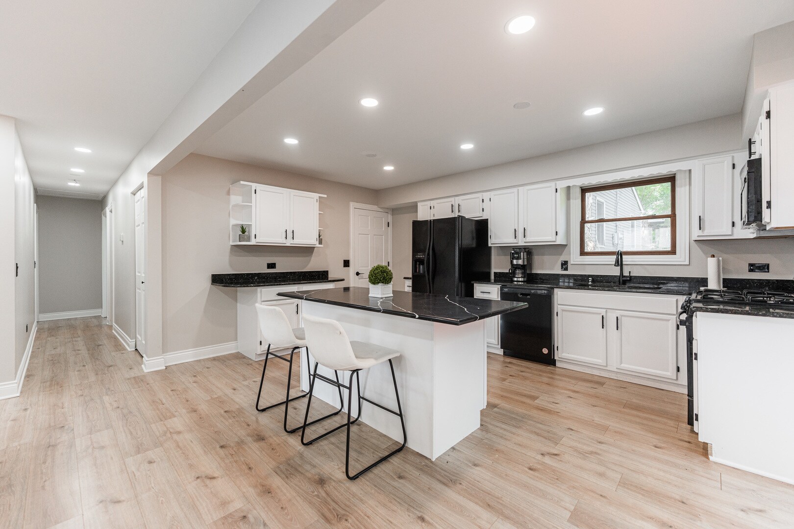 Building Photo - 1012 W Dale Ave