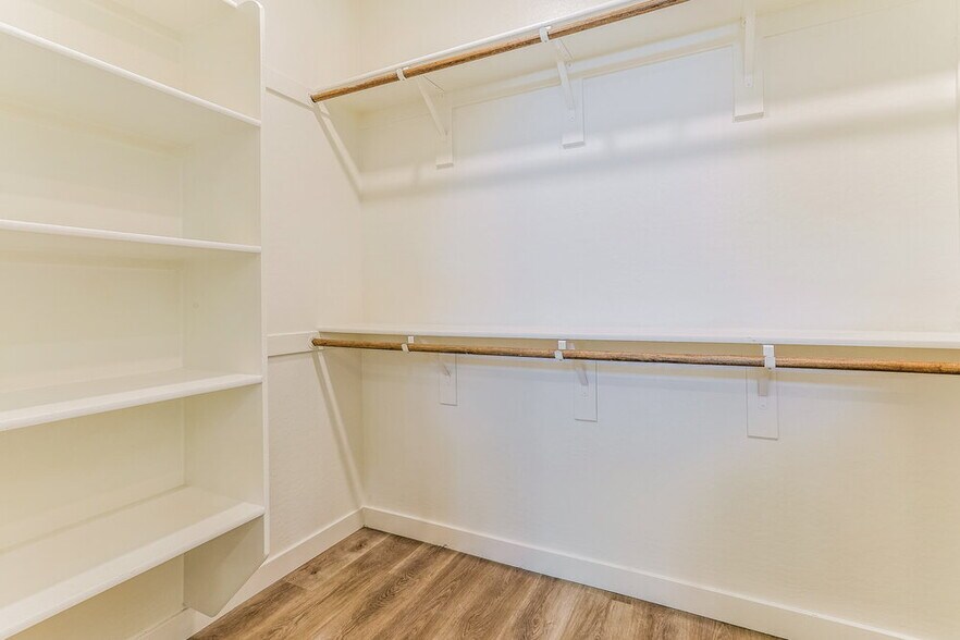 Building Photo - 289 W Tamarack Dr