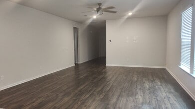 Building Photo - Gorgeous Home in Pooler