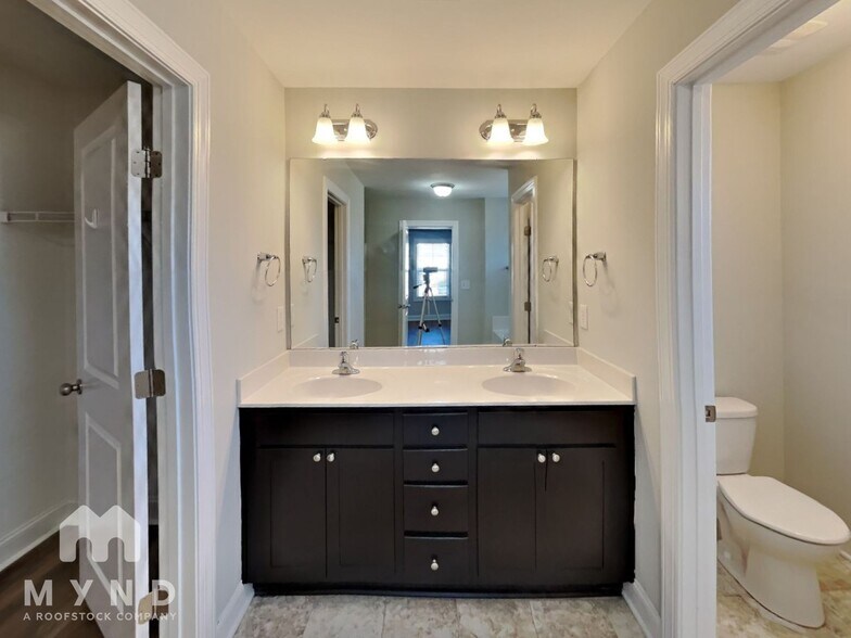 Building Photo - 1212 Silver Farm Rd