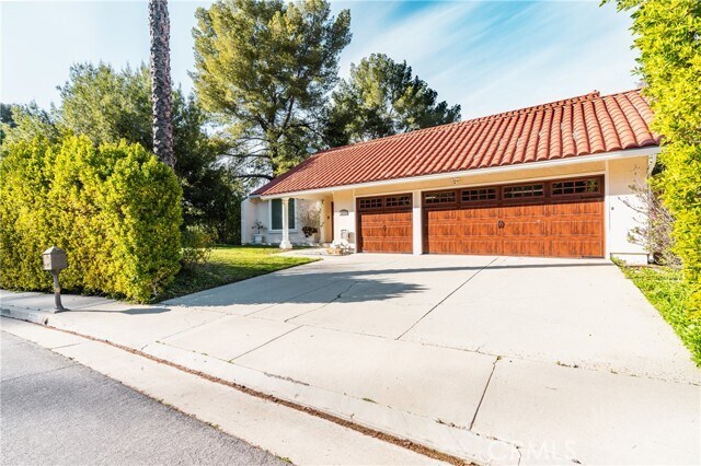 Building Photo - 21793 Planewood Dr