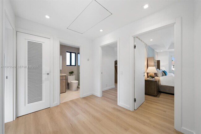 Building Photo - 1077 Golden Cane Dr