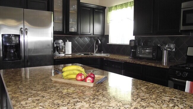 Building Photo - Northeast El Paso/Sandstone Ranch 4 bed with Refrig A/C!